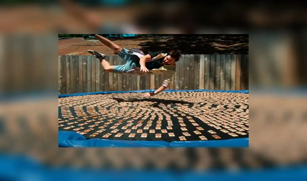 YouTube: Hombre se lanza sobre cama con trampa para ratones y el resultado es sorprendente YouTube: Hombre se lanza sobre cama con trampa para ratones y el resultado es sorprendente