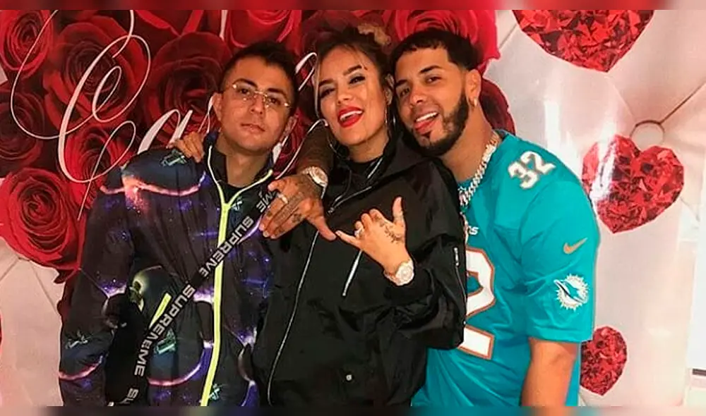 Karol G presume lujoso anillo tras anunciar boda con Anuel AA [VIDEO]
