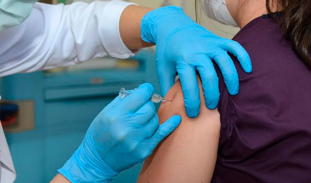 Reino Unido ha solicitado en total 40 millones de dosis. Como cada persona requiere dos dosis, 20 millones de ciudadanos –de los 67 millones totales- tendrán acceso al antídoto. Foto: EFE