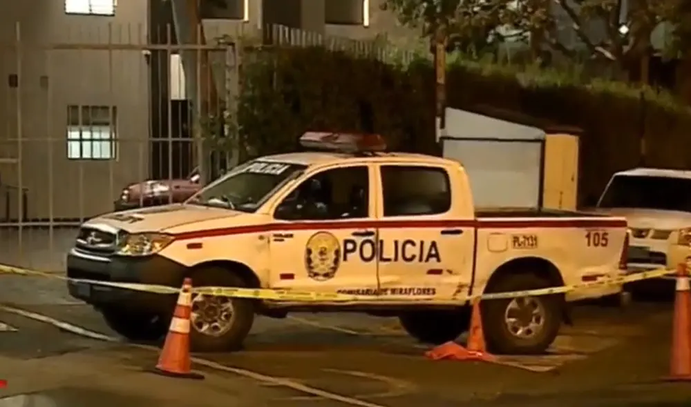 Policías - según versión - dejaron sola a joven por atender emergencia. Foto Captura. Policías - según versión - dejaron sola a joven por atender emergencia. Foto Captura.