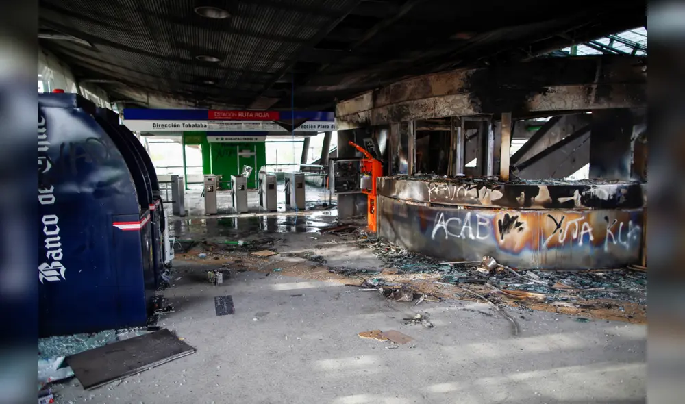 Crisis en Chile: Metro de Santiago luce irreconocible tras incendios por protestas Crisis en Chile: Metro de Santiago luce irreconocible tras incendios por protestas