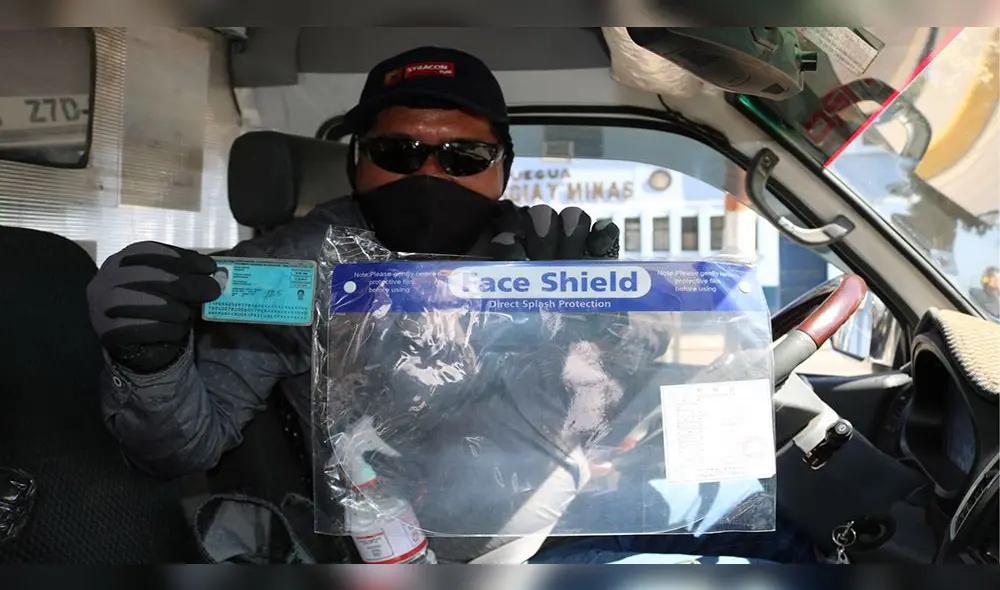 Choferes y usuarios se verán beneficiados con entrega de protectores faciales. Foto: Municipalidad de Mariscal Nieto.