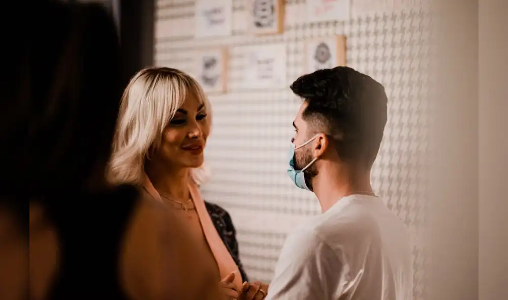 A la derecha, la actriz trans Daniela Santiago junto al director Miguel Ángel Olivares. (Foto: Facebook Miguel Ángel Olivares)