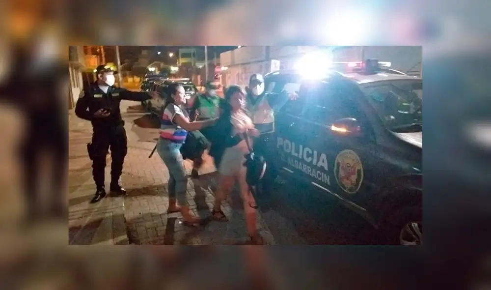 Mujeres fueron intervenidas por la Policía en Tacna, por estar bebiendo a altas horas de la noche. Mujeres fueron intervenidas por la Policía en Tacna, por estar bebiendo a altas horas de la noche.
