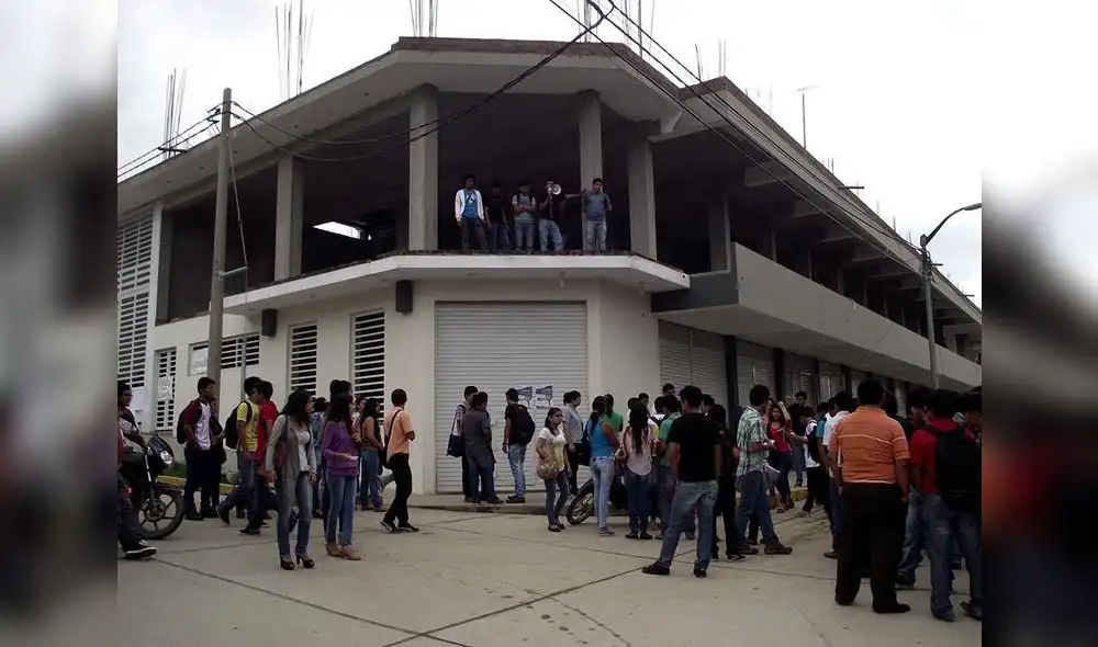 Universidad Nacional de Jaén obtiene su licenciamiento Universidad Nacional de Jaén obtiene su licenciamiento