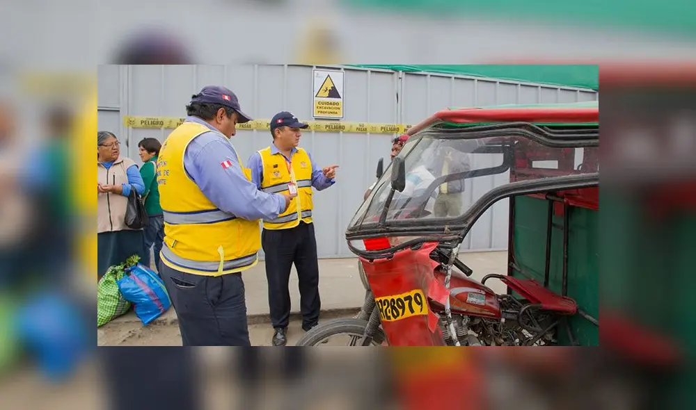 Multarán a mototaxistas que arrojen basura en la calle Multarán a mototaxistas que arrojen basura en la calle