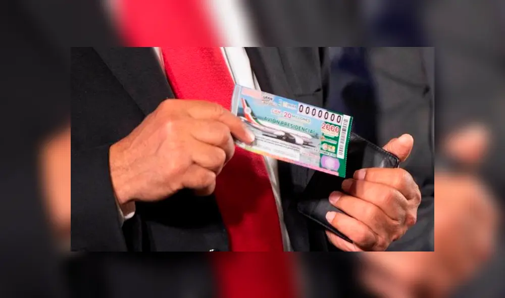 Amlo compra boleto para rifa de avión presidencial Amlo compra boleto para rifa de avión presidencial