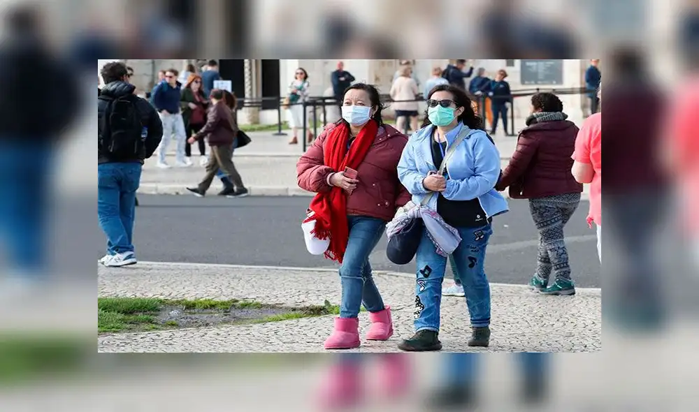 En Portugal se ha masificado el uso de mascarillas, a pesar de que no sirven de nada si se está sano. Solo es útil para los contagiados. Foto: EFE En Portugal se ha masificado el uso de mascarillas, a pesar de que no sirven de nada si se está sano. Solo es útil para los contagiados. Foto: EFE