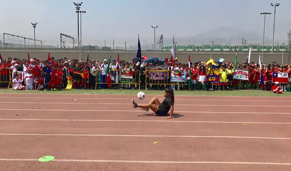 Mishell Loli: de practicar freestyle fútbol en los semáforos a representar al Perú en el torneo más importante. Foto: @moonchildvisual Mishell Loli: de practicar freestyle fútbol en los semáforos a representar al Perú en el torneo más importante. Foto: @moonchildvisual