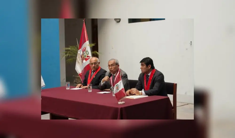 Viejo conocido. El fiscal superior Luis Germana (el primero de la derecha) trabajo como adjunto de Pedro Chávarry en el 2015.