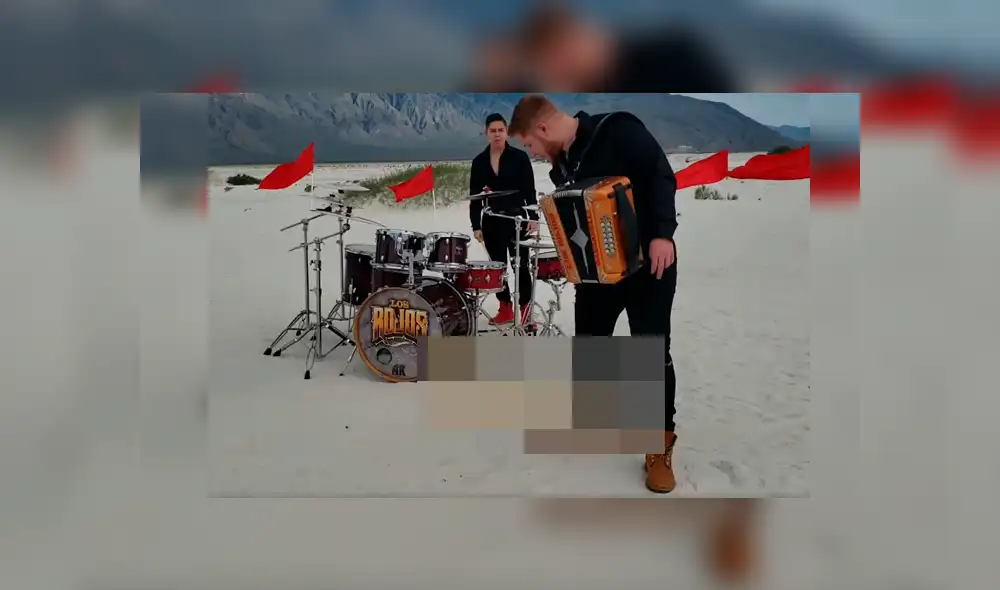 Vía Facebook. Banda de músicos grababan videoclip en medio de desierto cuando los animales entraron en escena y los sorprendieron
