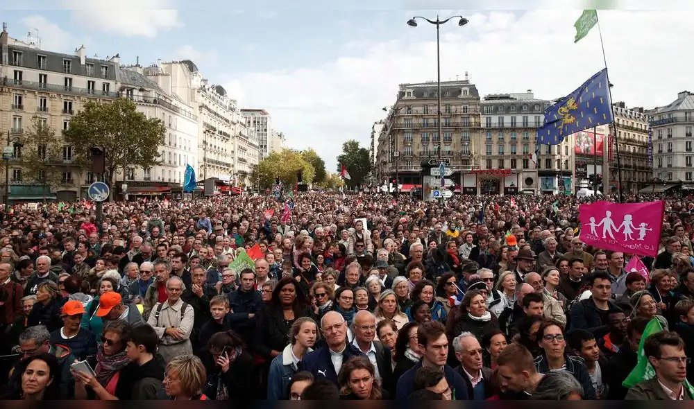 Miles de manifestantes se reunieron en las calles durante un debate sobre una nueva legislación en Francia. Procreación de reproducción médica o asistida. París, Francia, 06 de octubre de 2019.
