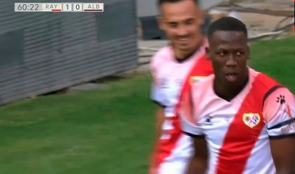 Luis Advíncula marcó un golazo en el partido del Rayo Vallecano contra Albacete por la fecha 20 de LaLiga 2 de España. | Foto: Movistar+