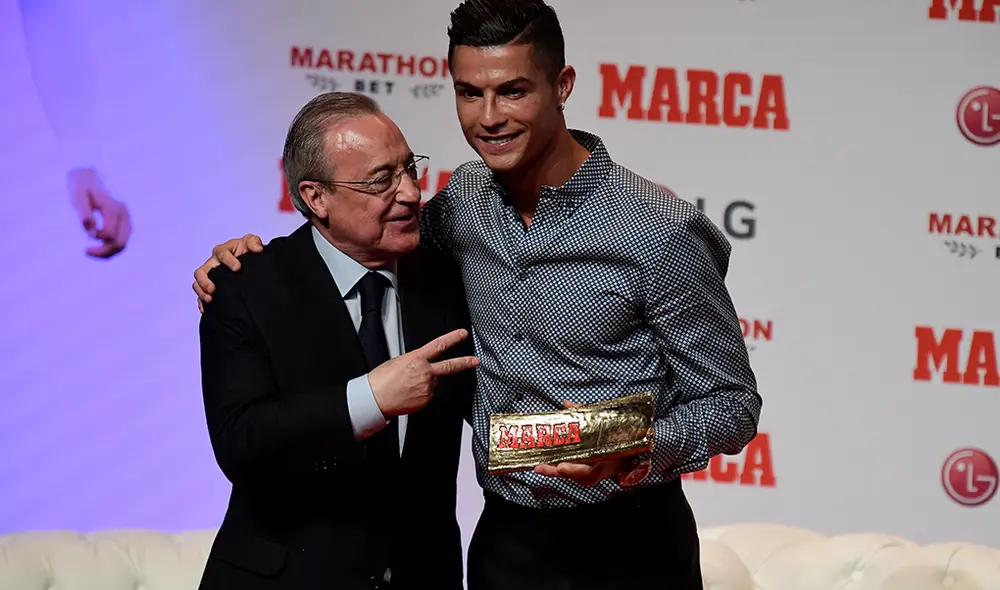 Cristiano Ronaldo recibió el premio Marca Leyenda en España por su brillante carrera como futbolista profesional. Cristiano Ronaldo recibió el premio Marca Leyenda en España por su brillante carrera como futbolista profesional.