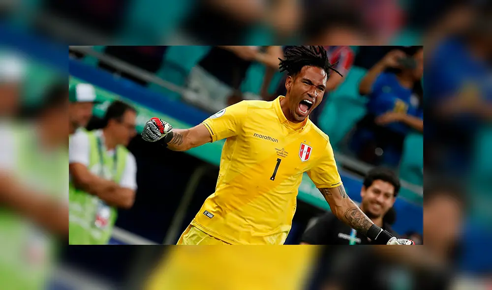 Pedro Gallese se acercó a Luis Suárez para consolarlo tras la eliminación de Uruguay en la Copa América 2019. (Foto: EFE)