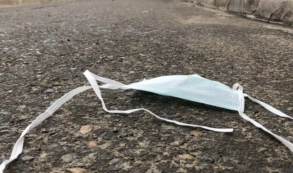 Las autoridades identificaron a estas personas y las mandaron a limpiar la ciudad. Foto: Internet