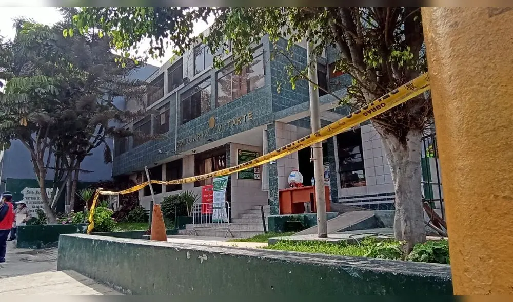 Familiares esperan al Ministerio Público para retirar el cuerpo del Hospital de Vitarte. Foto: María Pía Ponce/URPI-GLR Familiares esperan al Ministerio Público para retirar el cuerpo del Hospital de Vitarte. Foto: María Pía Ponce/URPI-GLR