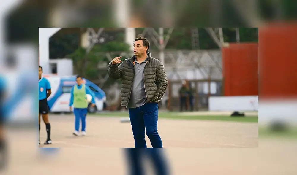 ENCUENTRO DE UNIVERSIDAD CESAR VALLEJO VS SAN MARTIN, JUGADO EN EL ESTADIO MANSICHE DE TRUJILLO.
LIGA 1 - TORNEO CLAUSURA
RESULTADO 1-0 GANA SAN MARTIN.
CARLOS BUSTOS DIRECTOR TECNICO DE SAN MARTIN ENCUENTRO DE UNIVERSIDAD CESAR VALLEJO VS SAN MARTIN, JUGADO EN EL ESTADIO MANSICHE DE TRUJILLO.
LIGA 1 - TORNEO CLAUSURA
RESULTADO 1-0 GANA SAN MARTIN.
CARLOS BUSTOS DIRECTOR TECNICO DE SAN MARTIN