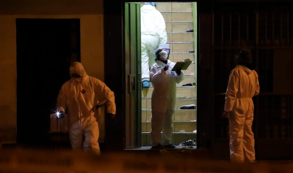 La estrecha entrada a la discoteca que operaba en pleno estado de emergencia en Los Olivos.Foto: Jorge Cerdán/La República.