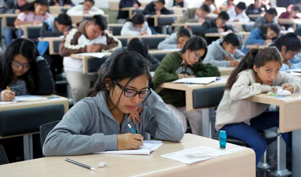 Entre los gastos que cubre el programa educativo está la matrícula, pensión de estudios, así como materiales. Foto: Andina. Entre los gastos que cubre el programa educativo está la matrícula, pensión de estudios, así como materiales. Foto: Andina.