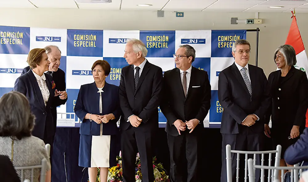 Tarea. Desde la semana pasada, los miembros de la JNJ comenzaron a resolver los procesos disciplinarios que dejó el CNM. Tarea. Desde la semana pasada, los miembros de la JNJ comenzaron a resolver los procesos disciplinarios que dejó el CNM.