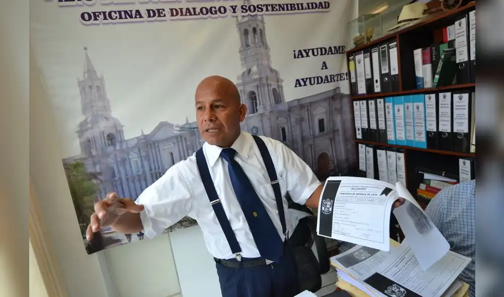 JOSE CAVERO JEFE DE LA OFICINA DE CONFLICTOS SOCIALES DE LA MUNICIPALIDAD PROVINCIAL DE AREQUIPA DENUNCIO EL TRAFICO Y VENTA DE TERRENOS 