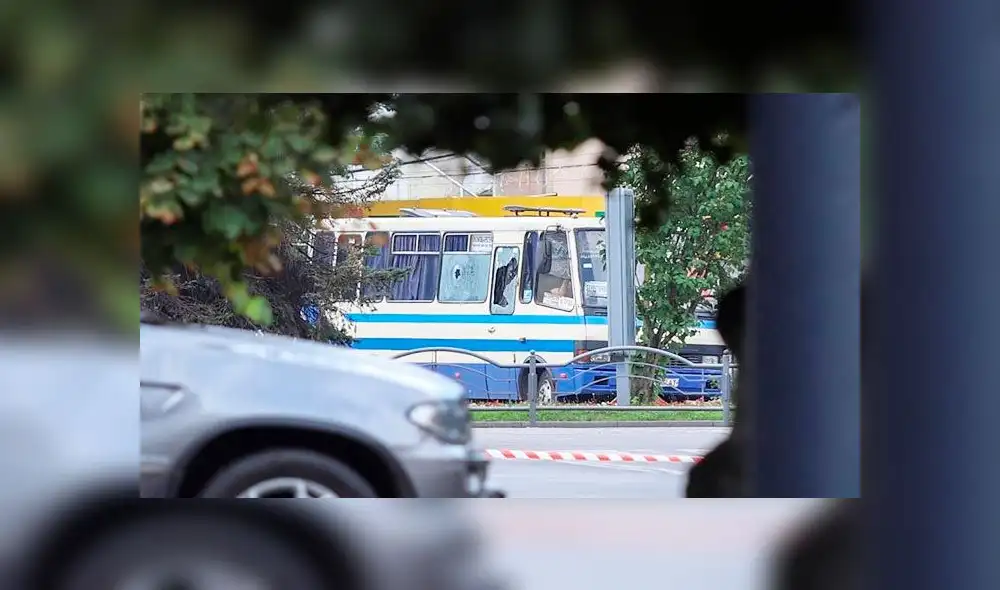 Un sujeto secuestra a 20 pasajeros en la ciudad de Lutsk, Ucrania. (Foto: EFE - Nikolay Martynyuk)