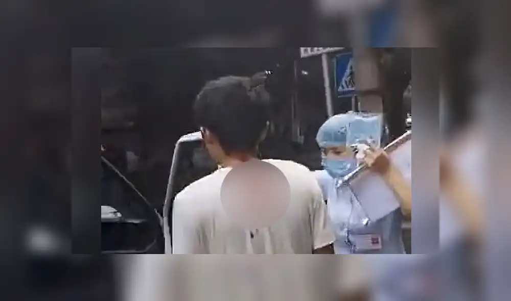 El video en el que se observa al hombre caminando se volvió viral en las redes sociales. Foto: captura. El video en el que se observa al hombre caminando se volvió viral en las redes sociales. Foto: captura.