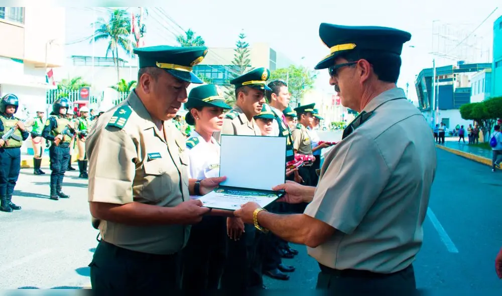 Premian a policías en Lambayeque.