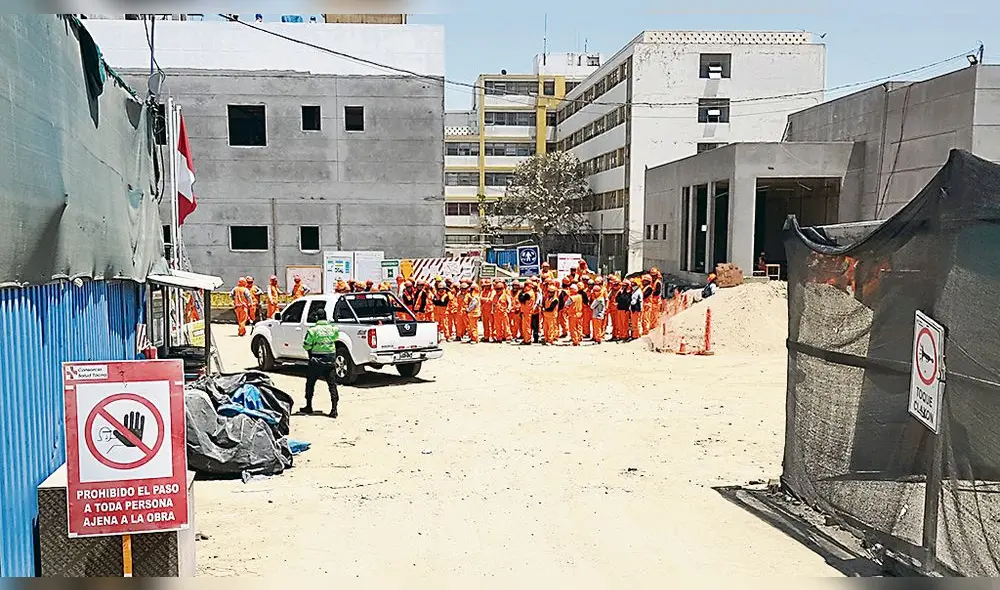 Lucha. Ayer obreros gritaron arengas contra el consorcio. Lucha. Ayer obreros gritaron arengas contra el consorcio.