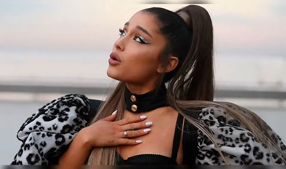 Ariana Grande y Elizabeth Gillies cantan tema de ‘Victorious’ en concierto 