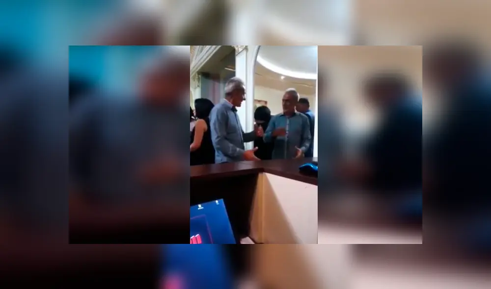 Facebook viral: hombre ebrio protagoniza divertida escena al conversar con un espejo en plena fiesta