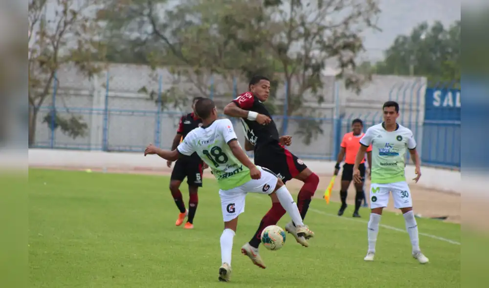 El cuadro local llegó a este cotejo descendido, mientras que la visita no peleaba por nada. Foto: Twitter Liga 1. El cuadro local llegó a este cotejo descendido, mientras que la visita no peleaba por nada. Foto: Twitter Liga 1.