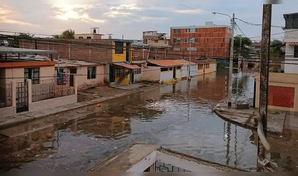 Lluvia inunda calles de Piura Lluvia inunda calles de Piura