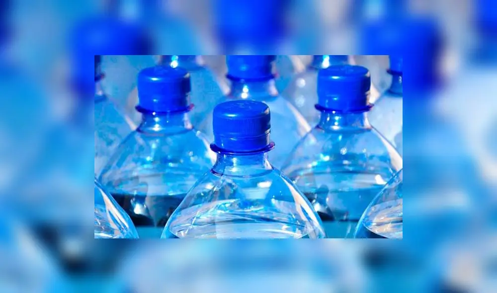 ¿Por qué las botellas de agua tienen fecha de vencimiento?