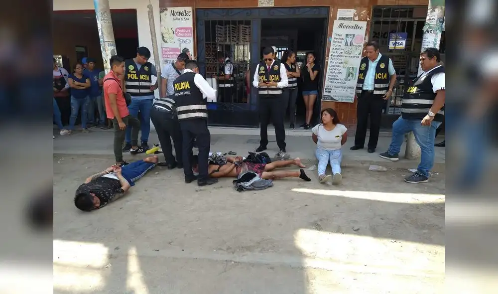 Impiden que 3 delincuentes asalten agencia bancaria en Puente Piedra. Créditos: La República. Impiden que 3 delincuentes asalten agencia bancaria en Puente Piedra. Créditos: La República.