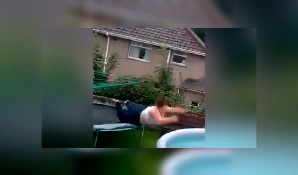 Facebook viral: chica salta de trampolín a piscina, resbala y chapuzón es la burla de todos [VIDEO] 