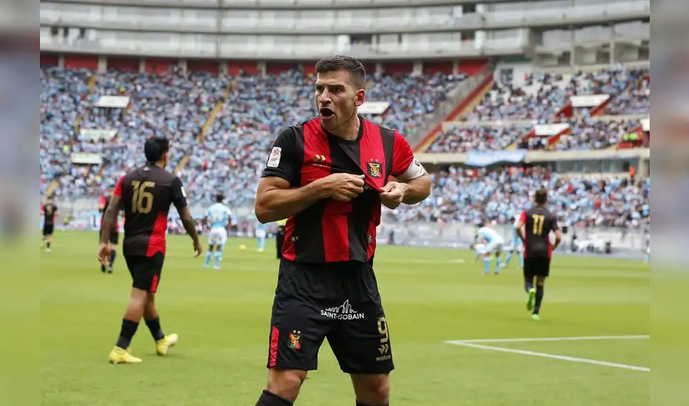 El capitán. En el exitoso presente de Melgar está Bernardo Cuesta. Su gol abrió ayer el camino de la victoria. En 2015, cuando el equipo consiguió su segunda estrella, Cuesta marcó el gol del triunfo. Foto: Antonio Melgarejo/ La República