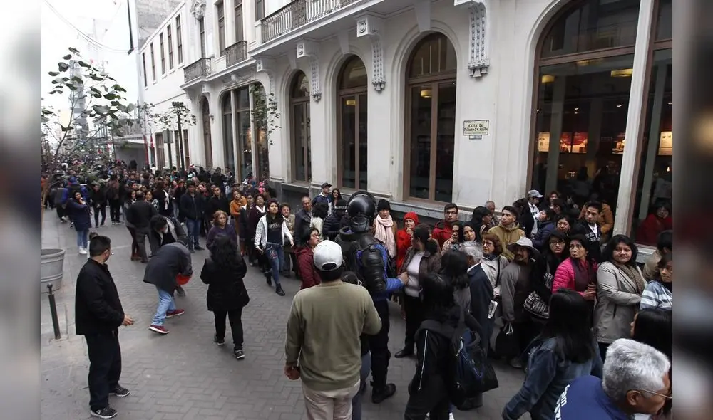 Largas colas para ingresar a concierto gratuito de Juan Diego Flórez [FOTOS]