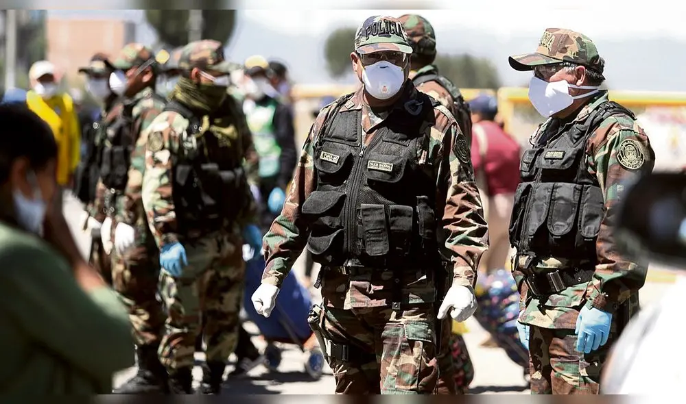 EN Riesgo su vida. Un número de agentes habría contraído el virus mientras los hacían cumplir medidas de distanciamiento en la plataforma del Avelino. EN Riesgo su vida. Un número de agentes habría contraído el virus mientras los hacían cumplir medidas de distanciamiento en la plataforma del Avelino.