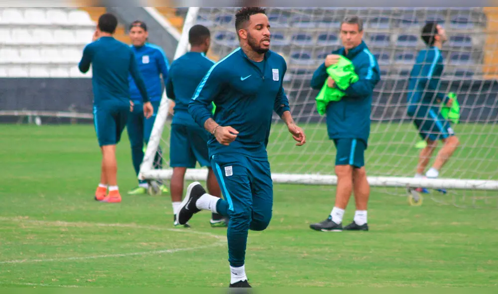 Jefferson Farfán, por ahora, no piensa regresar a Alianza Lima, busca seguir en el exterior.