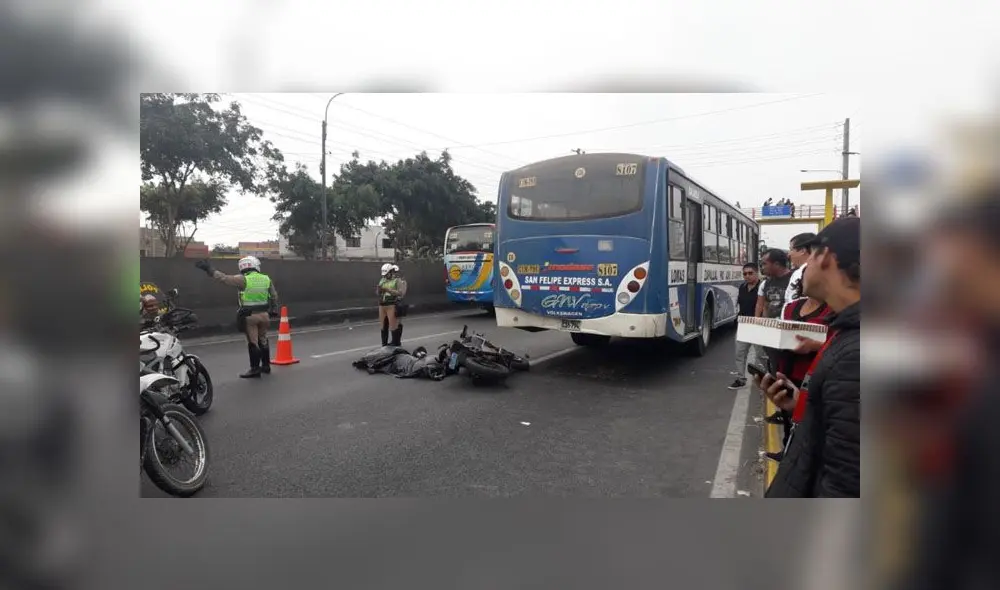 Los Olivos: joven muere tras impactar su moto contra bus frente a universidad [VIDEO]