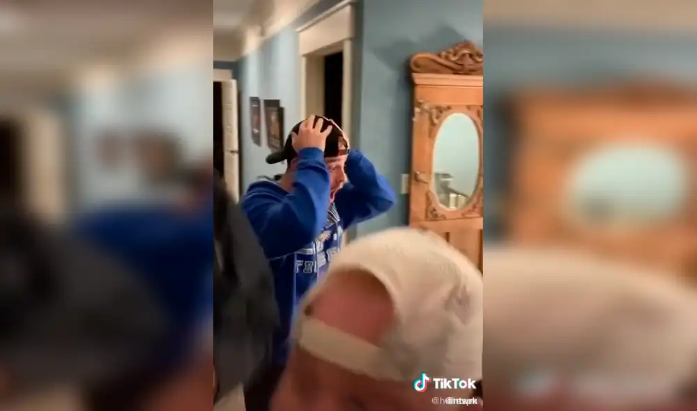 Desliza hacia la izquierda para ver el preciso instante en que el muchacho lanza la pelota y tras un largo recorrido ingresa a un pequeño vaso. Foto: TikTok