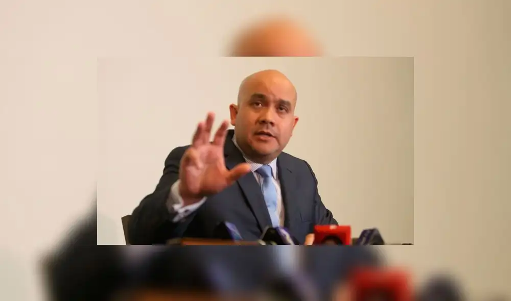 "Han dictado impedimento de salida del país encubierto contra Nadine Heredia", afirma Roy Gates "Han dictado impedimento de salida del país encubierto contra Nadine Heredia", afirma Roy Gates