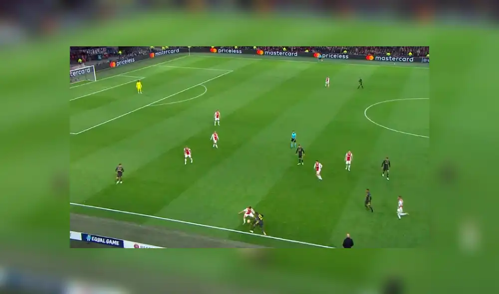Juventus vs Ajax: mira la jugada de lujo que realizó Douglas Costa que generó aplausos [VIDEO]