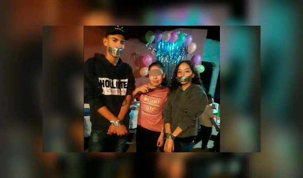 La niña de diez años, apodada "La sicaria", se tomó fotos con invitados "secuestrados". Imagen: Twitter. La niña de diez años, apodada "La sicaria", se tomó fotos con invitados "secuestrados". Imagen: Twitter.
