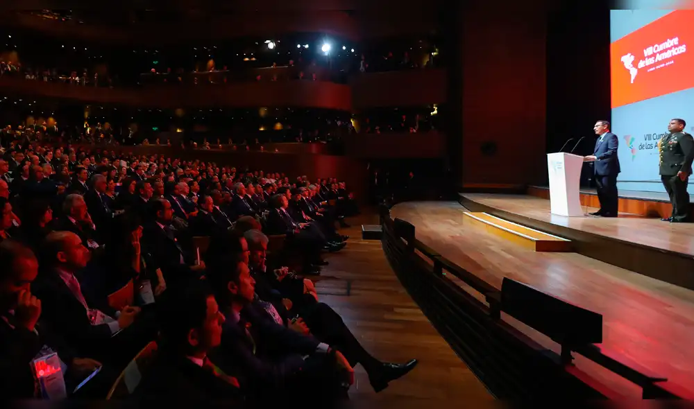 Vizcarra plantea una alianza regional contra la corrupción