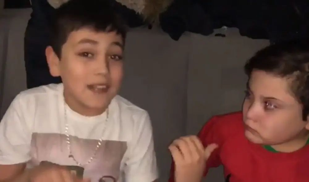 Desliza las imágenes para ver más detalles de esta emotiva escena protagonizada por dos pequeños hermanos. (Foto: captura / Facebook)