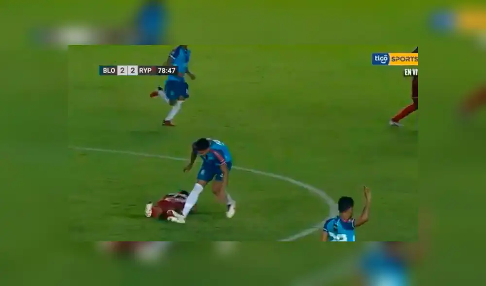 Jugador sufre la fractura de su pierna luego de recibir una violenta falta en Bolivia [VIDEO]