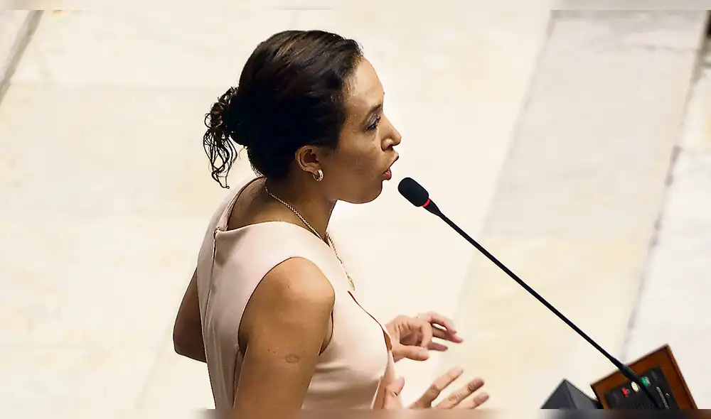 Suspenden a Mamani y Noceda denuncia acoso en el Congreso